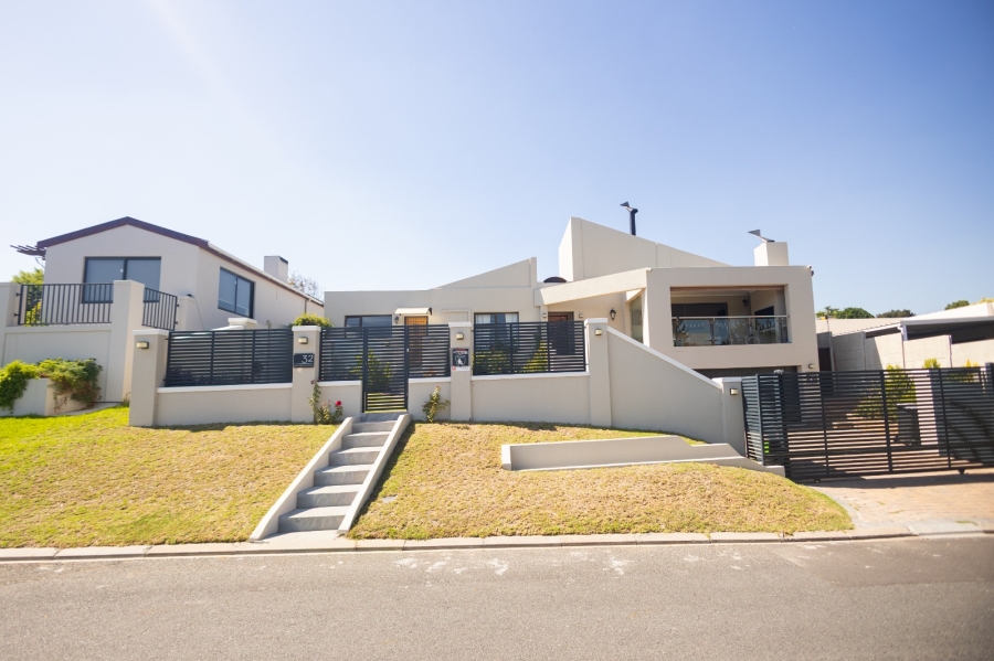 To Let 5 Bedroom Property for Rent in De Bron Western Cape